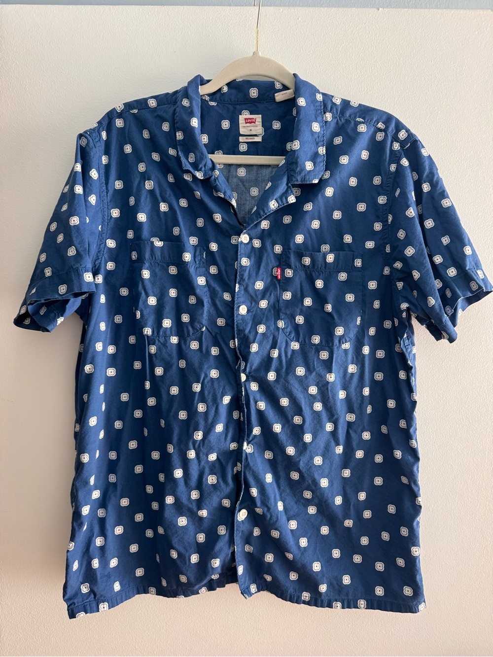 Levi's Navy Blue Short-Sleeve Button-Down Shirt with White Geo Print